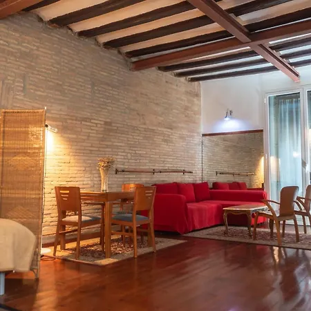 Gaudi Ramblas Apartment *