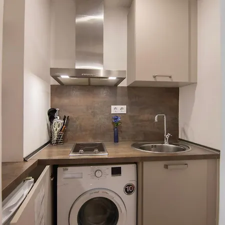Gaudi Ramblas Apartment