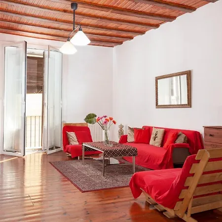 Gaudi Ramblas Apartment *